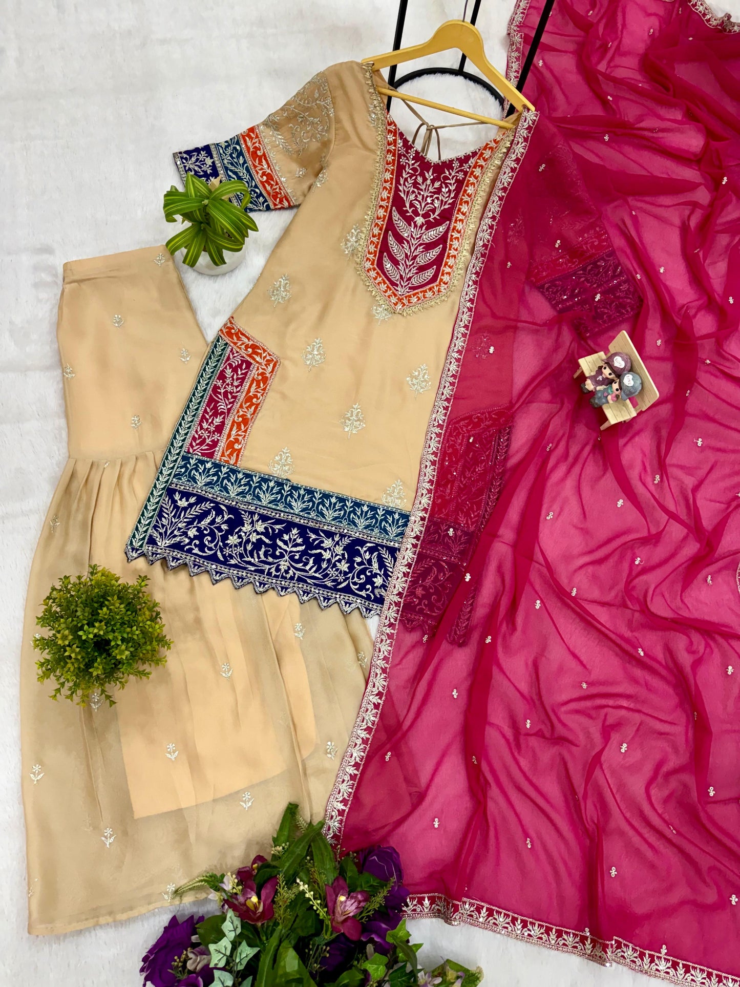 NEW LAUNCHING HEAVY 3 PIECES SUIT PAIR WITH EMBROIDERY WORK & FANCY LACE