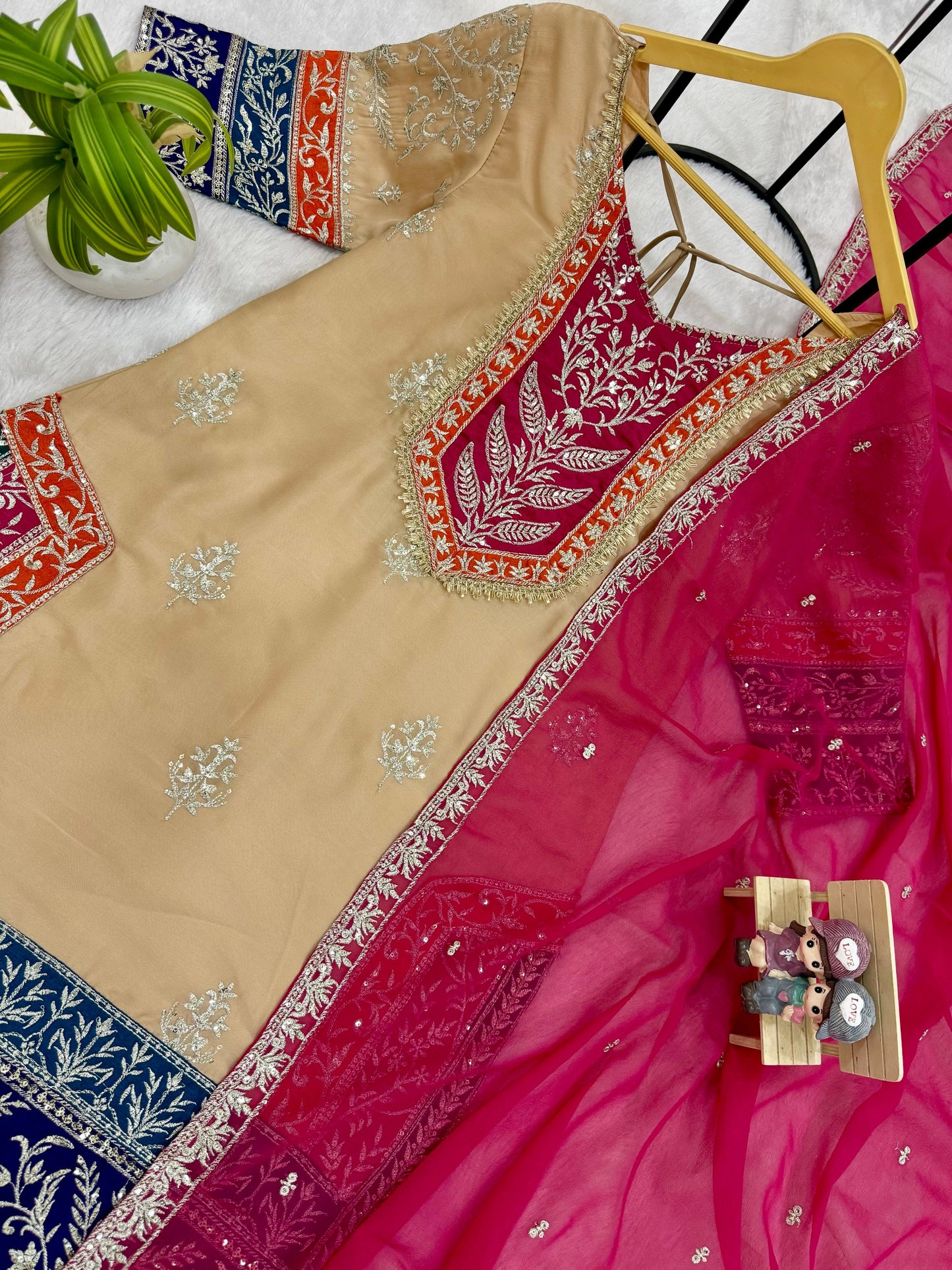 NEW LAUNCHING HEAVY 3 PIECES SUIT PAIR WITH EMBROIDERY WORK & FANCY LACE