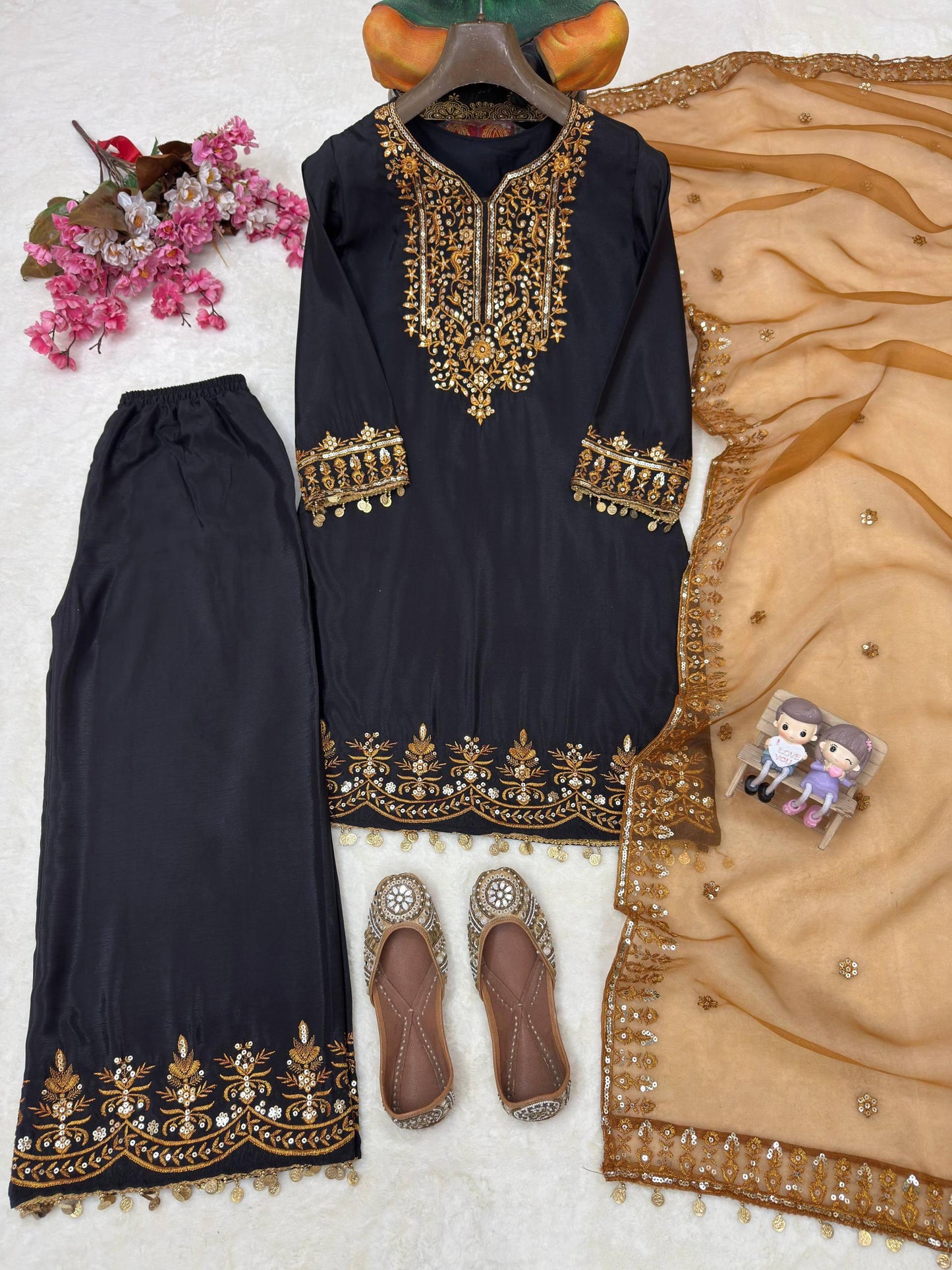 ENHANCE THE BEAUTY OF YOUR WARDROBE WITH THIS NEWLY LAUNCHED KURTI & PLAZZO SET