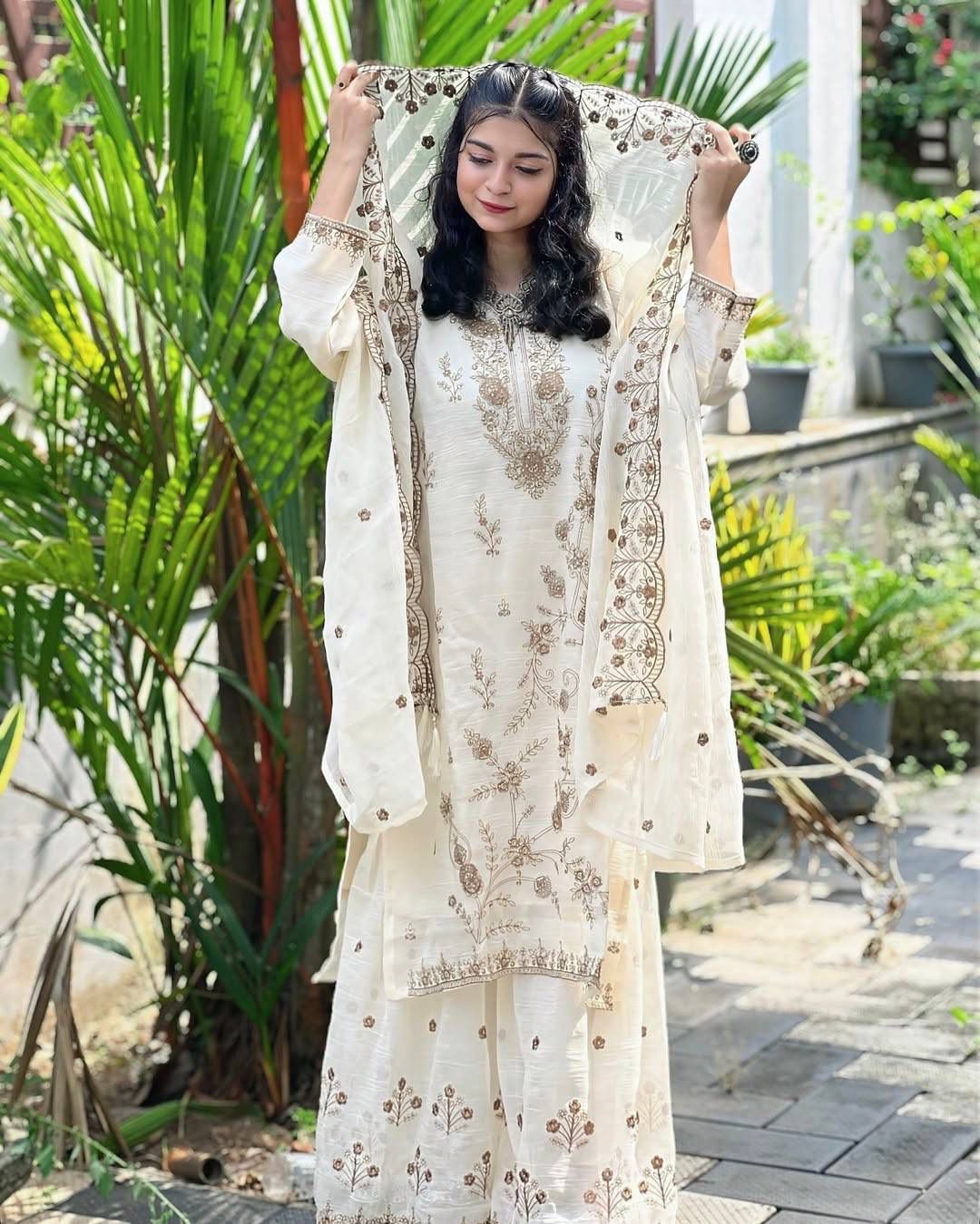 ENHANCE THE BEAUTY OF YOUR WARDROBE WITH THIS NEWLY LAUNCHED KURTI-SHARARA SET
