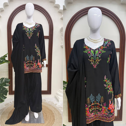Elegant Ethnic Wear ✨ 🎀 Crafted in Classy Tones with Premium Fabric & Detailing