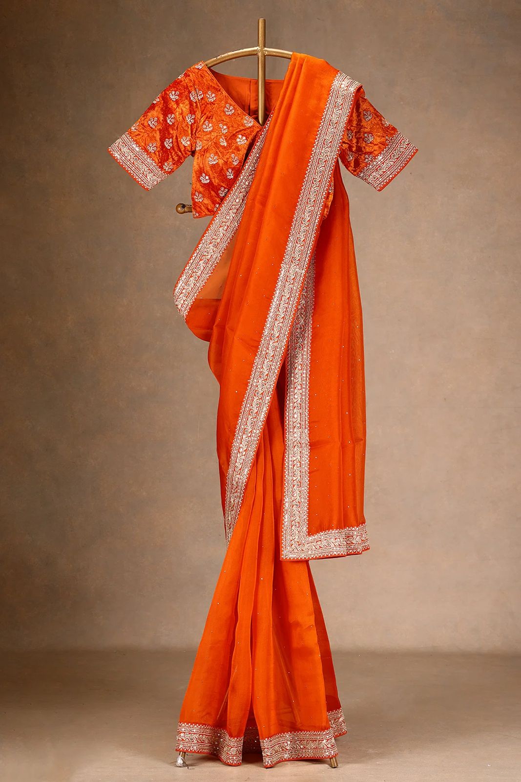 Looking some one for this same colour beautiful Designer Saree on Havy Organza Silk Febric with Thred & Sequnce work With LCD 💎💎 Diamond on all over saree and blouse on Mono Benglori Silk Febric with Thred & Sequnce work Lace.