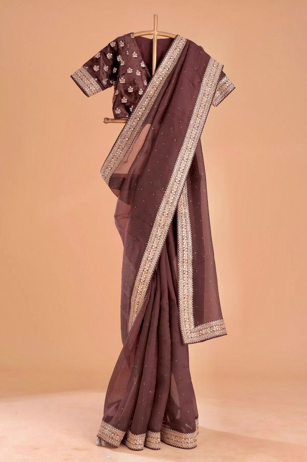 Looking some one for this same colour beautiful Designer Saree on Havy Organza Silk Febric with Thred & Sequnce work With LCD 💎💎 Diamond on all over saree and blouse on Mono Benglori Silk Febric with Thred & Sequnce work Lace.