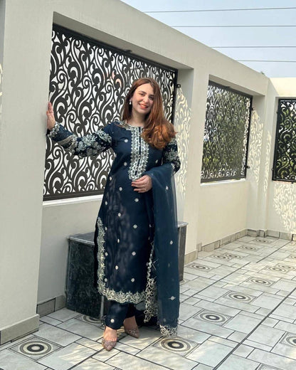 ENHANCE THE BEAUTY OF YOUR WARDROBE WITH THIS NEWLY LAUNCHED KURTI-PANT SET