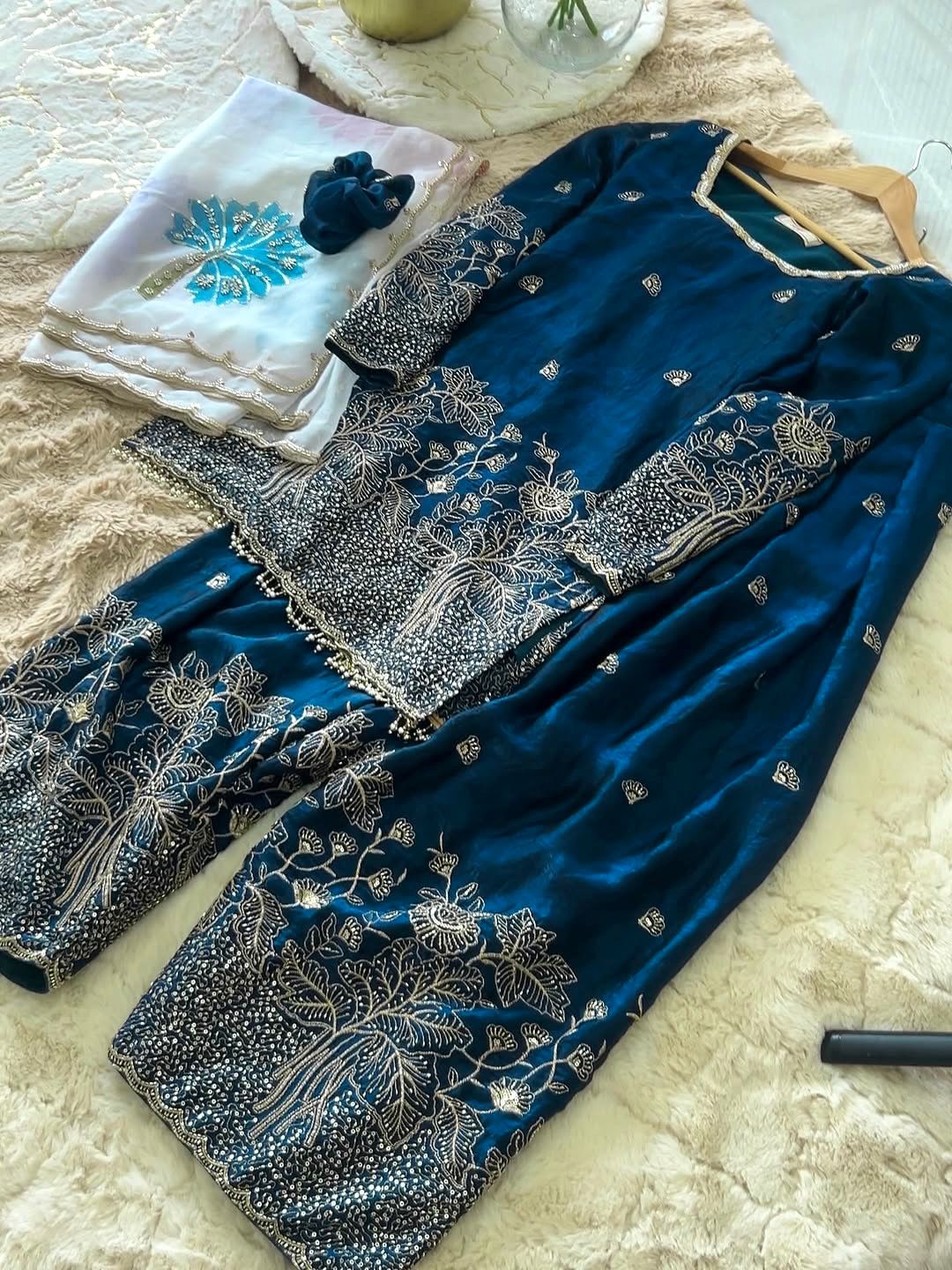 New 🦋 Đěsigner Party Wear Look Pur Fendi Silk Top & Farshi Palazzo With Dupatta set