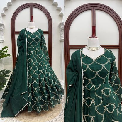 Designer Gown with Pent Set – Elegant Ethnic Wear ✨ 🎀 Crafted in Classy Tones with Premium Fabric & Detailing