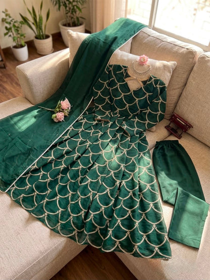 Designer Gown with Pent Set – Elegant Ethnic Wear ✨ 🎀 Crafted in Classy Tones with Premium Fabric & Detailing