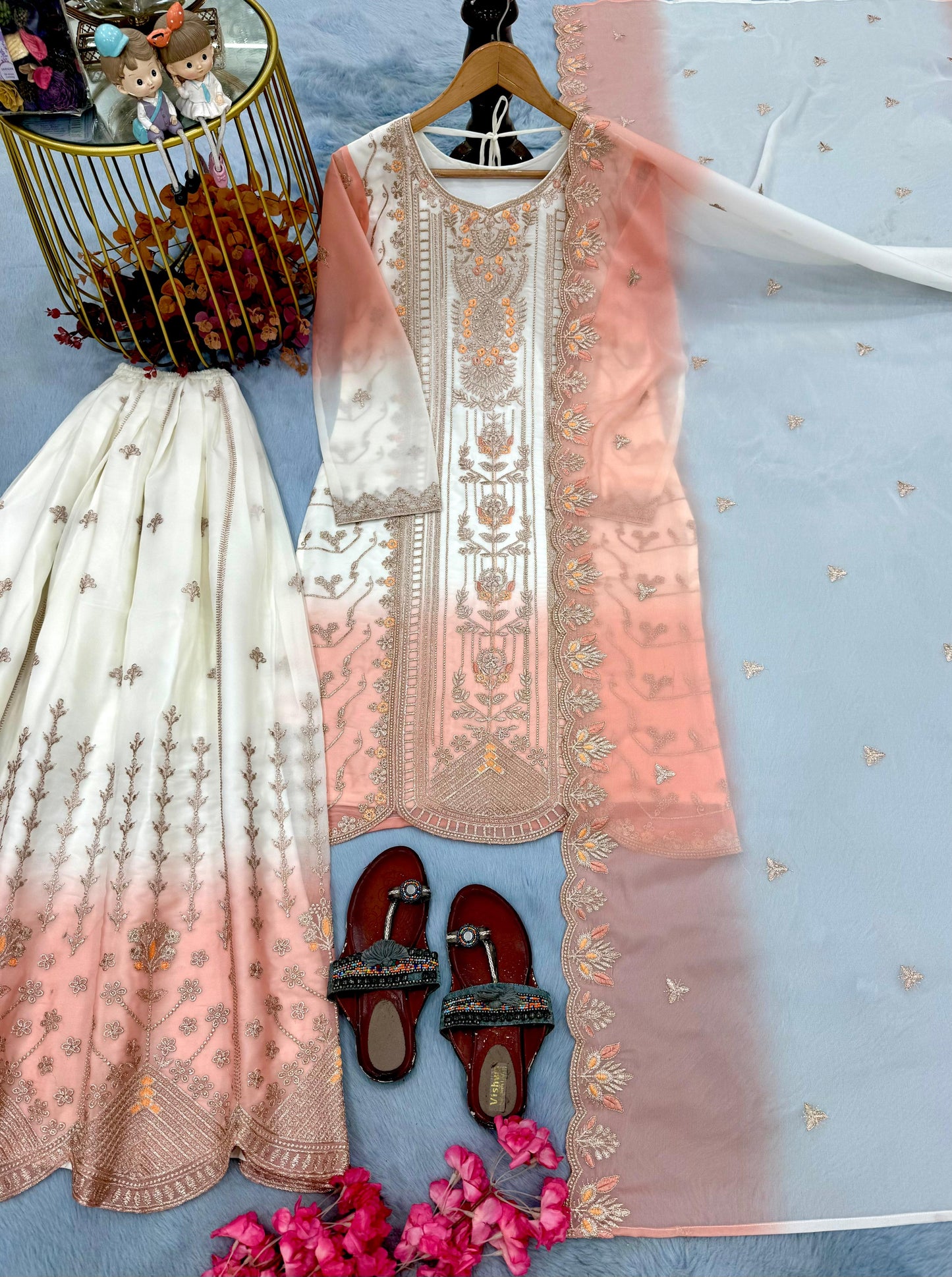 Đěsigner Party Wear Look Pur Heavy Dual Tone Peding Star Georgette Top Plazzo & Dupatta Set