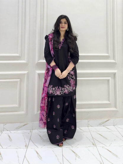 ENHANCE THE BEAUTY OF YOUR WARDROBE WITH THIS NEWLY LAUNCHED KURTI & FARSHI PLAZZO SET