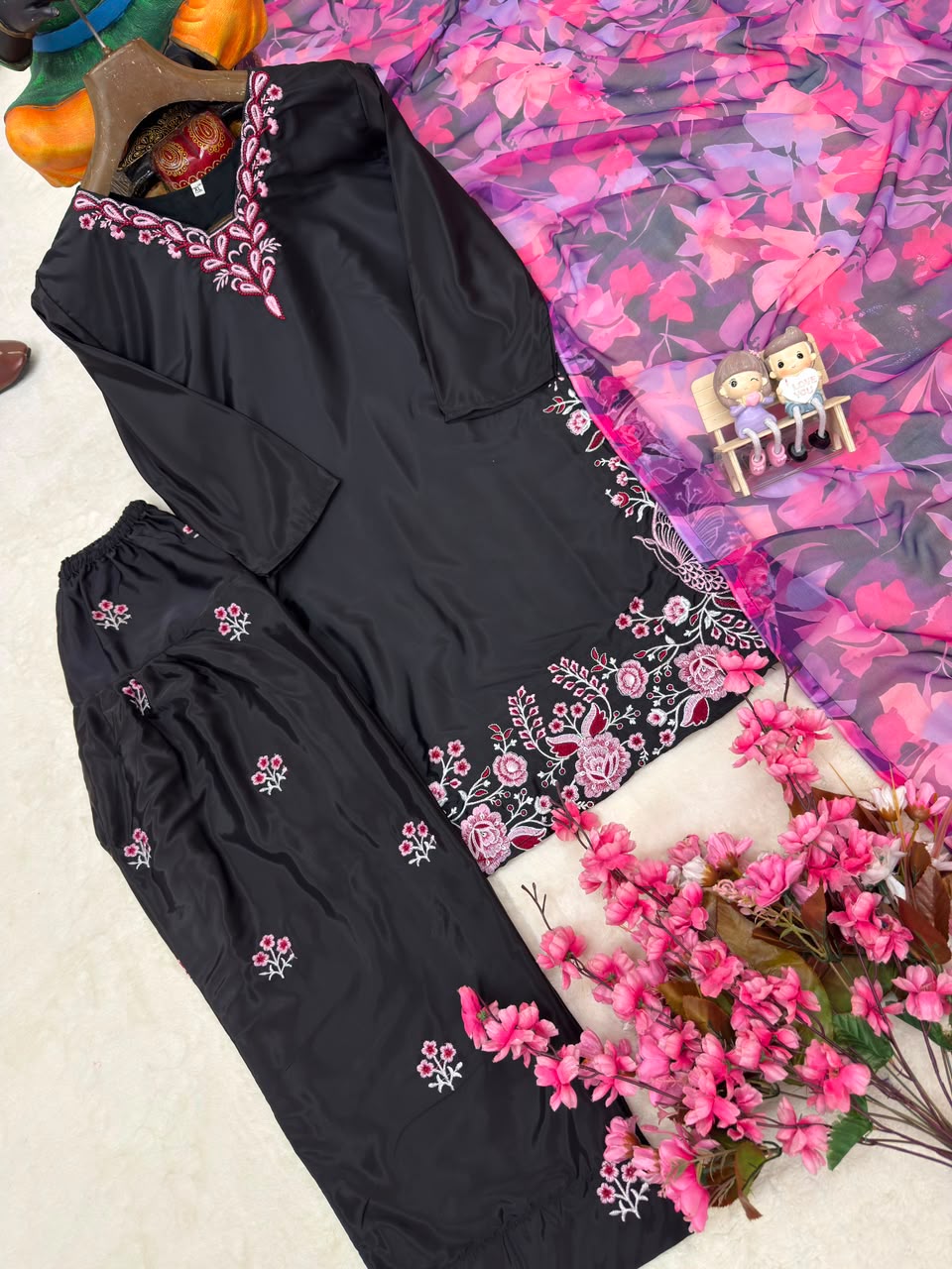 ENHANCE THE BEAUTY OF YOUR WARDROBE WITH THIS NEWLY LAUNCHED KURTI & FARSHI PLAZZO SET