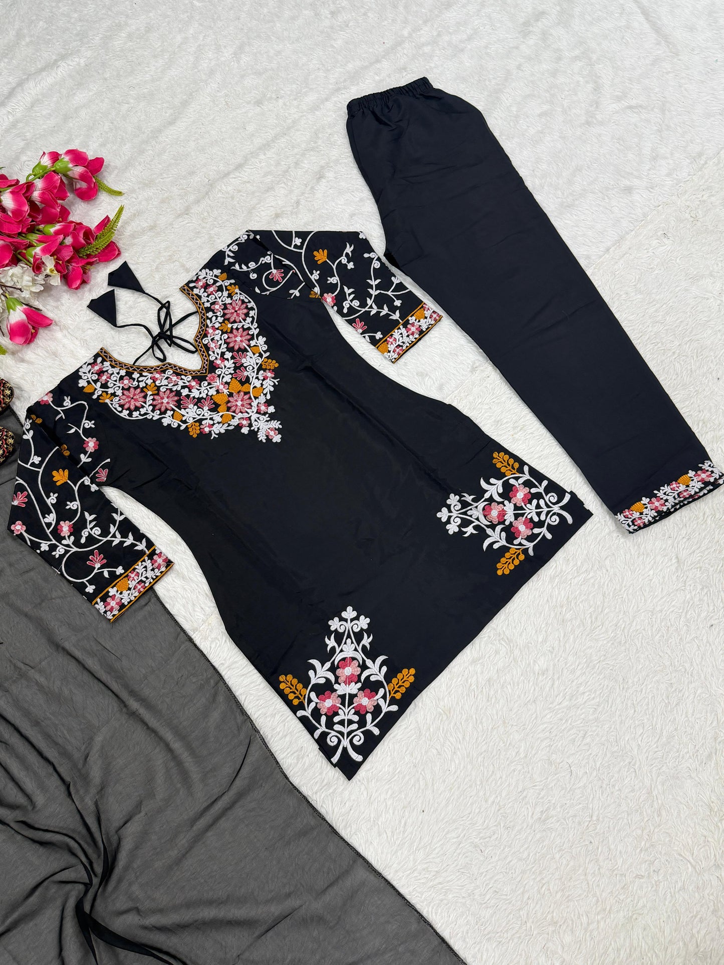 Đěsigner Party Wear Look Top With Farshi Salwar