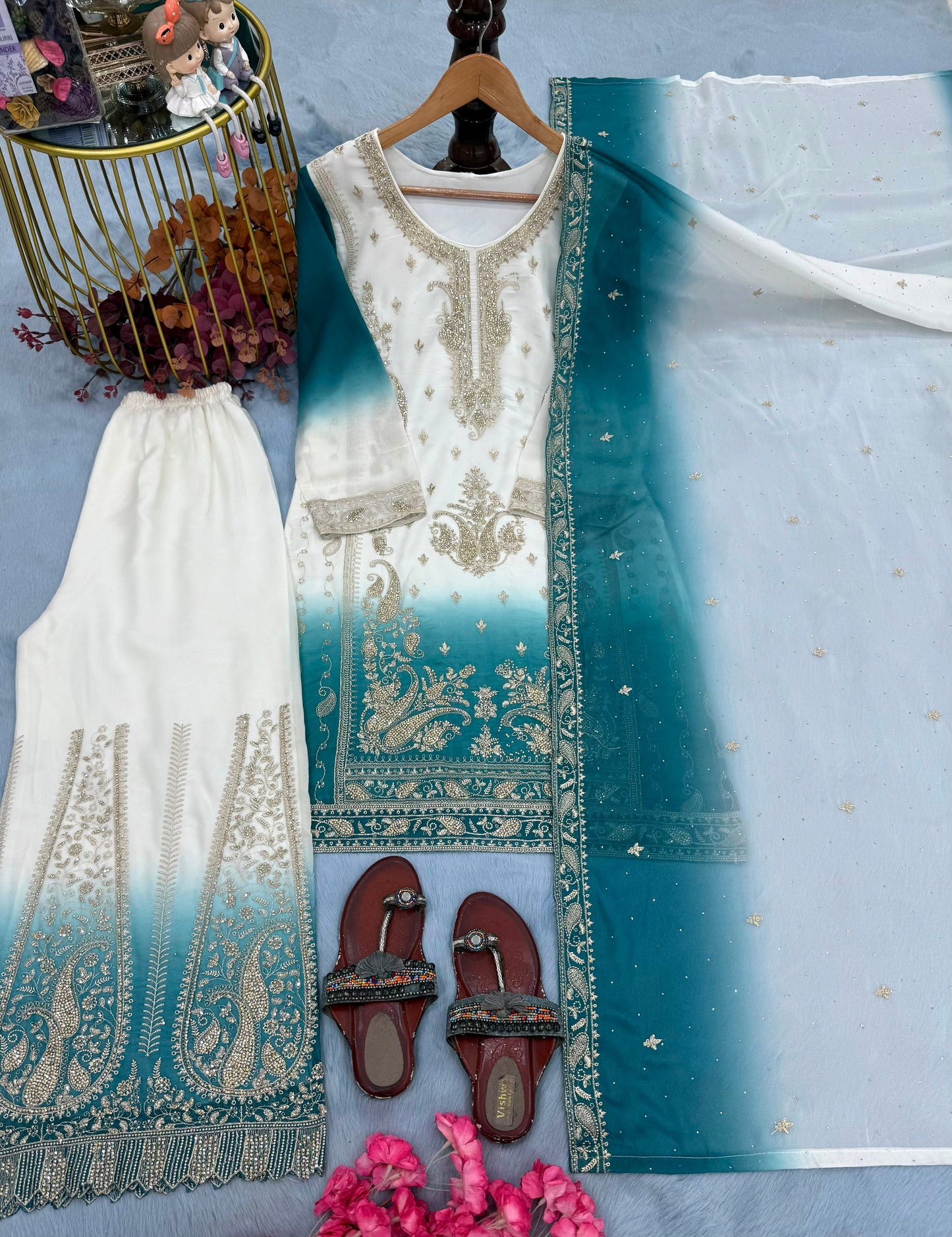 New 🦋 Đěsigner Party Wear Look Heavy Dual Tone Peding Star Georgette Top Plazzo & Dupatta Set
