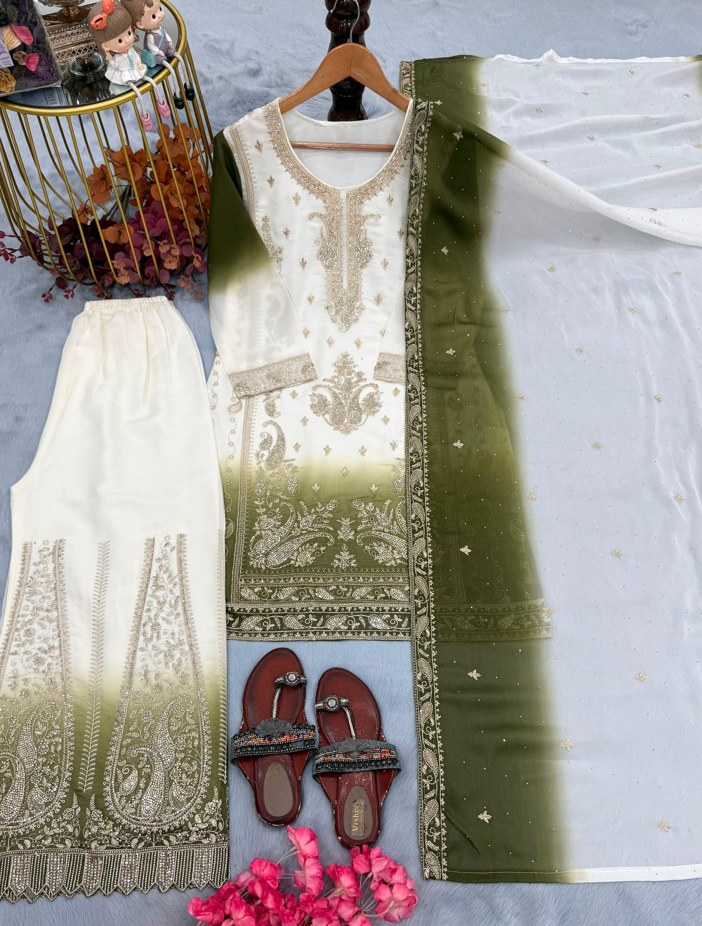 New 🦋 Đěsigner Party Wear Look Heavy Dual Tone Peding Star Georgette Top Plazzo & Dupatta Set