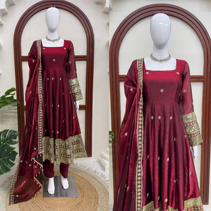 Designer Gown with Pent Set – Elegant Ethnic Wear ✨ 🎀 Crafted in Classy Tones with Premium Fabric & Detailing