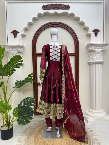 Designer Gown with Pent Set – Elegant Ethnic Wear ✨ 🎀 Crafted in Classy Tones with Premium Fabric & Detailing