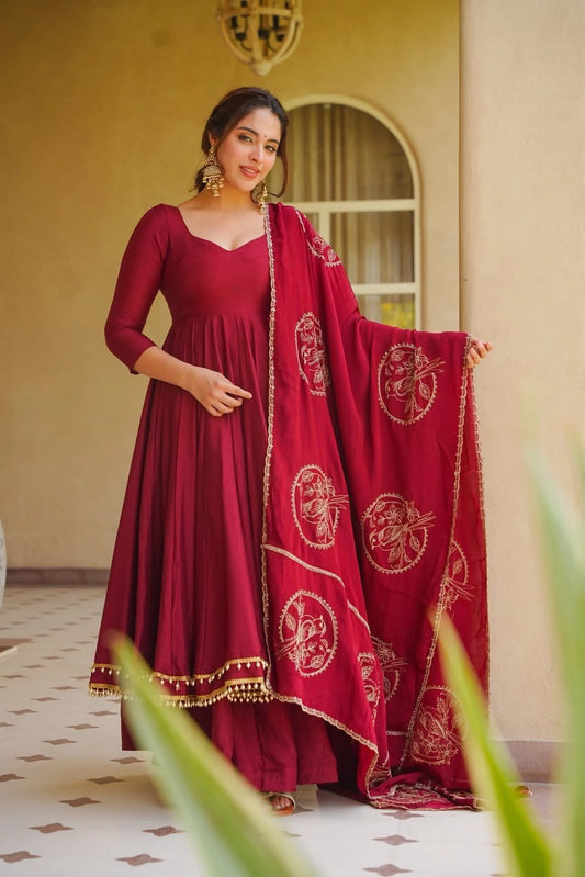 Đěsigner Anarkali Suit In New Fancy Style