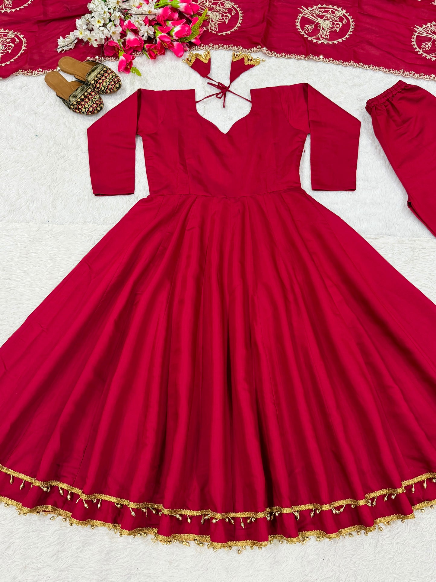 Đěsigner Anarkali Suit In New Fancy Style