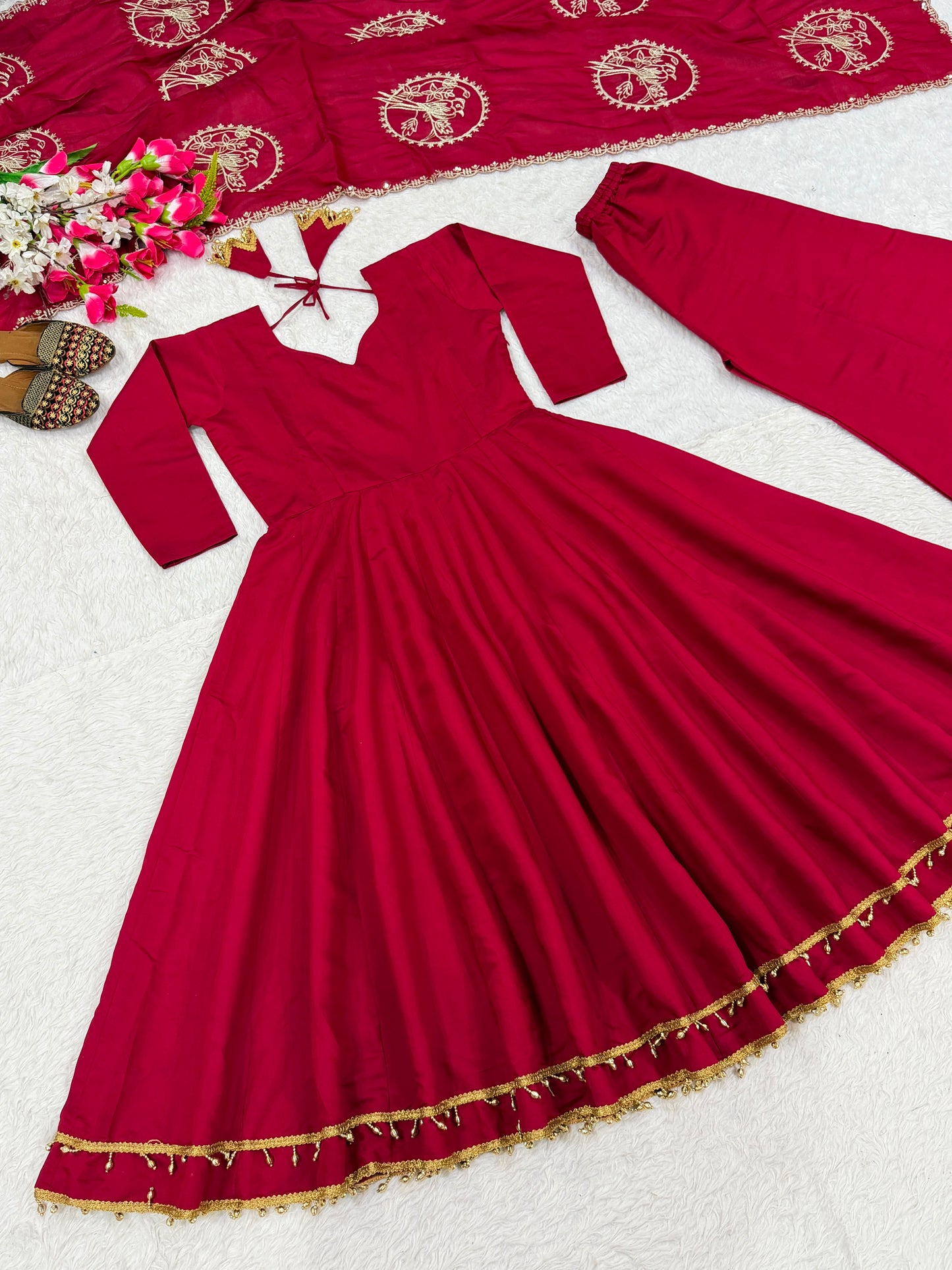 Đěsigner Anarkali Suit In New Fancy Style