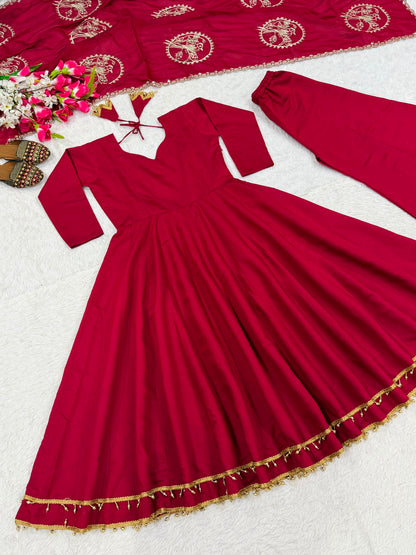 Đěsigner Anarkali Suit In New Fancy Style