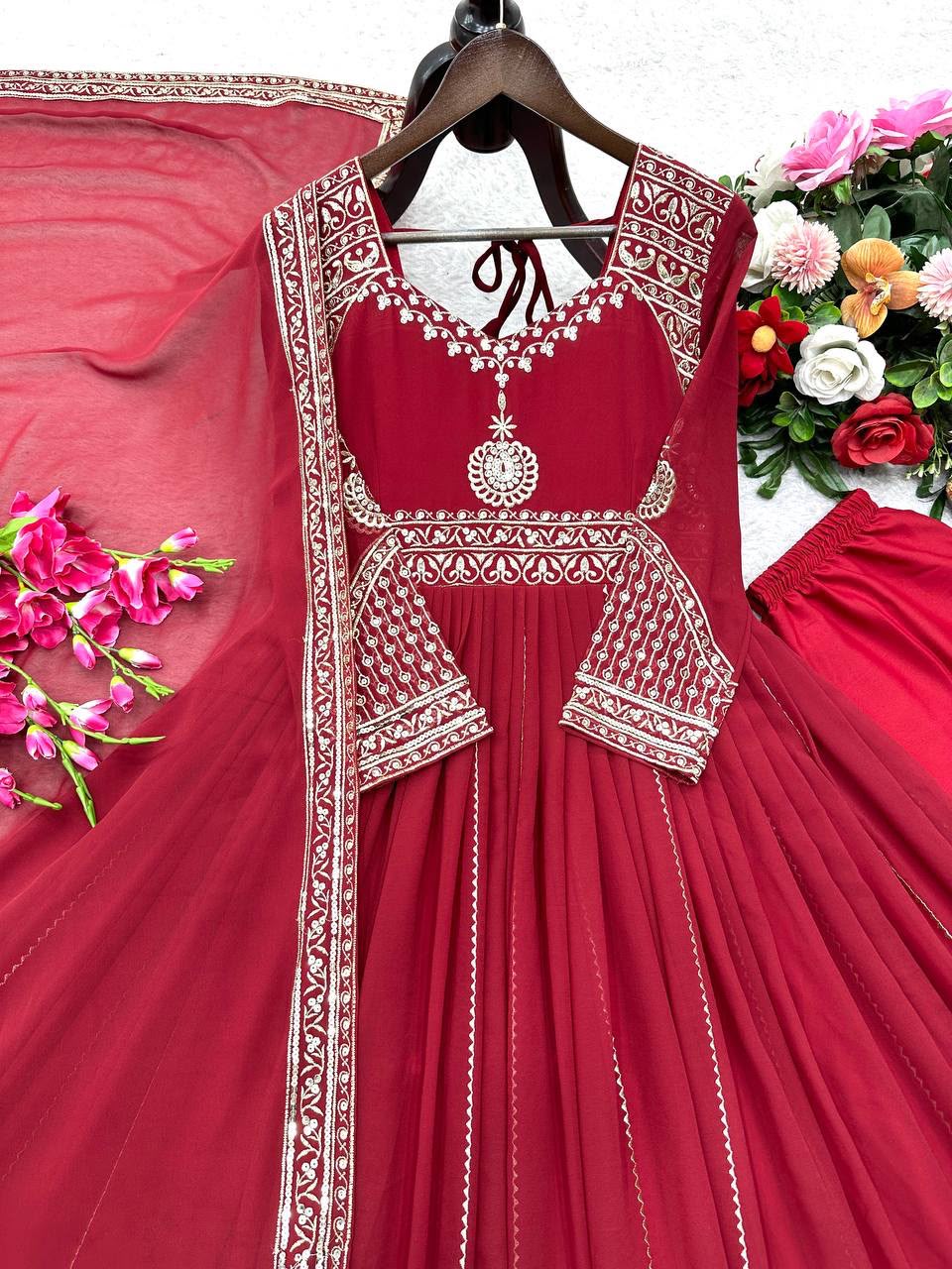 Đěsigner Party Wear Look Heavy Fox Georgette Gwon Pent & Dupatta Set