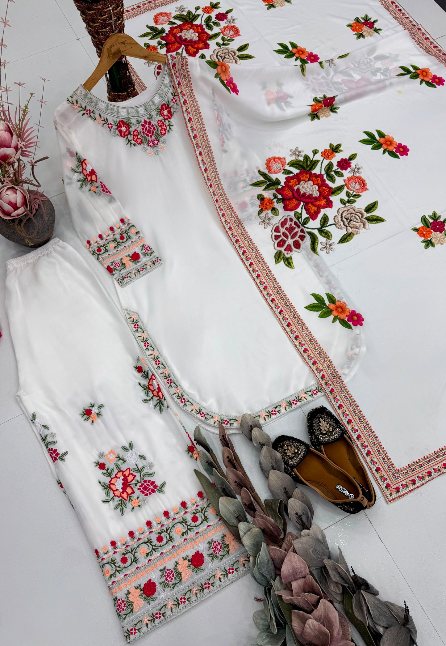 DESIGNER  WEAR HEAVY EMBROIDERY THREAD WORK 3 PIS SUIT SET