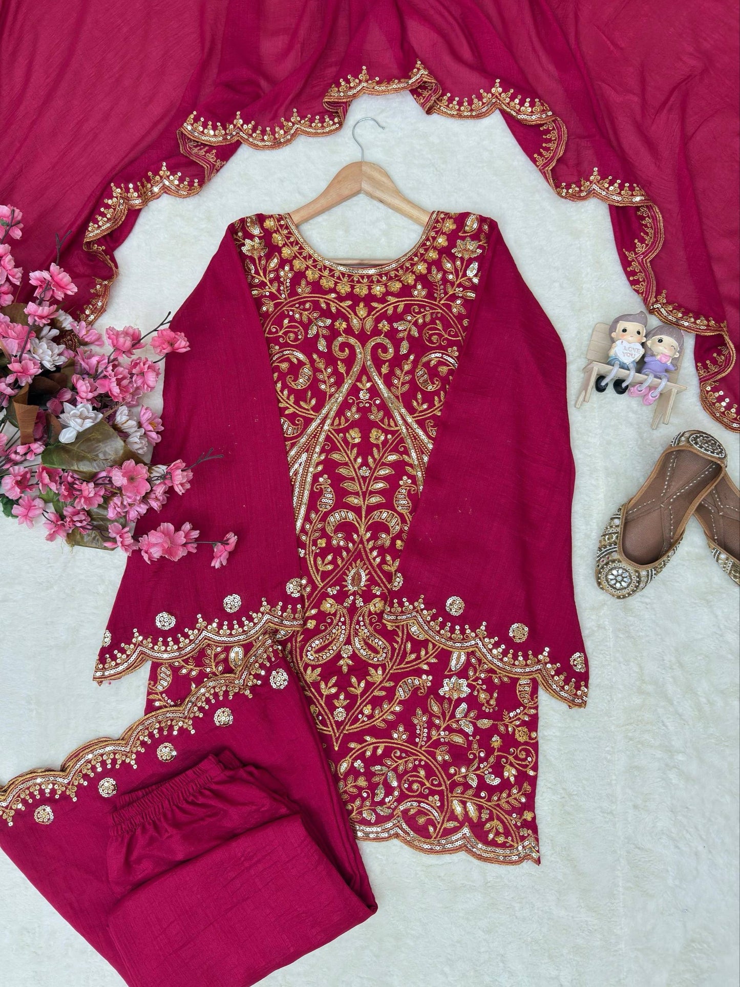 ENHANCE THE BEAUTY OF YOUR WARDROBE WITH THIS NEWLY LAUNCHED KURTI & PLAZZO SET