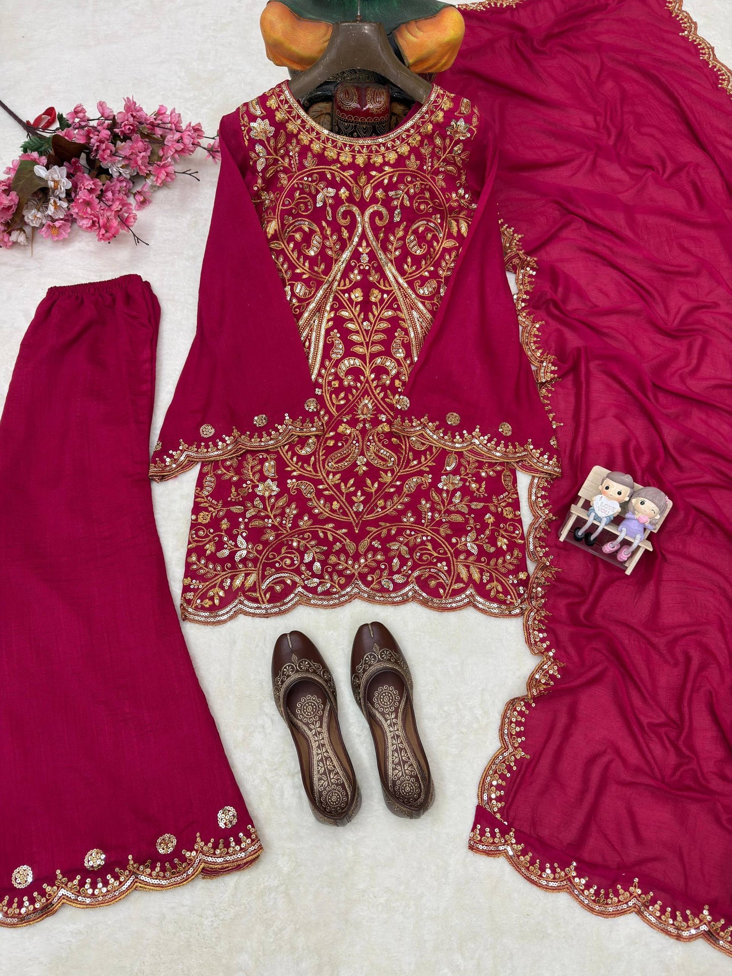 ENHANCE THE BEAUTY OF YOUR WARDROBE WITH THIS NEWLY LAUNCHED KURTI & PLAZZO SET