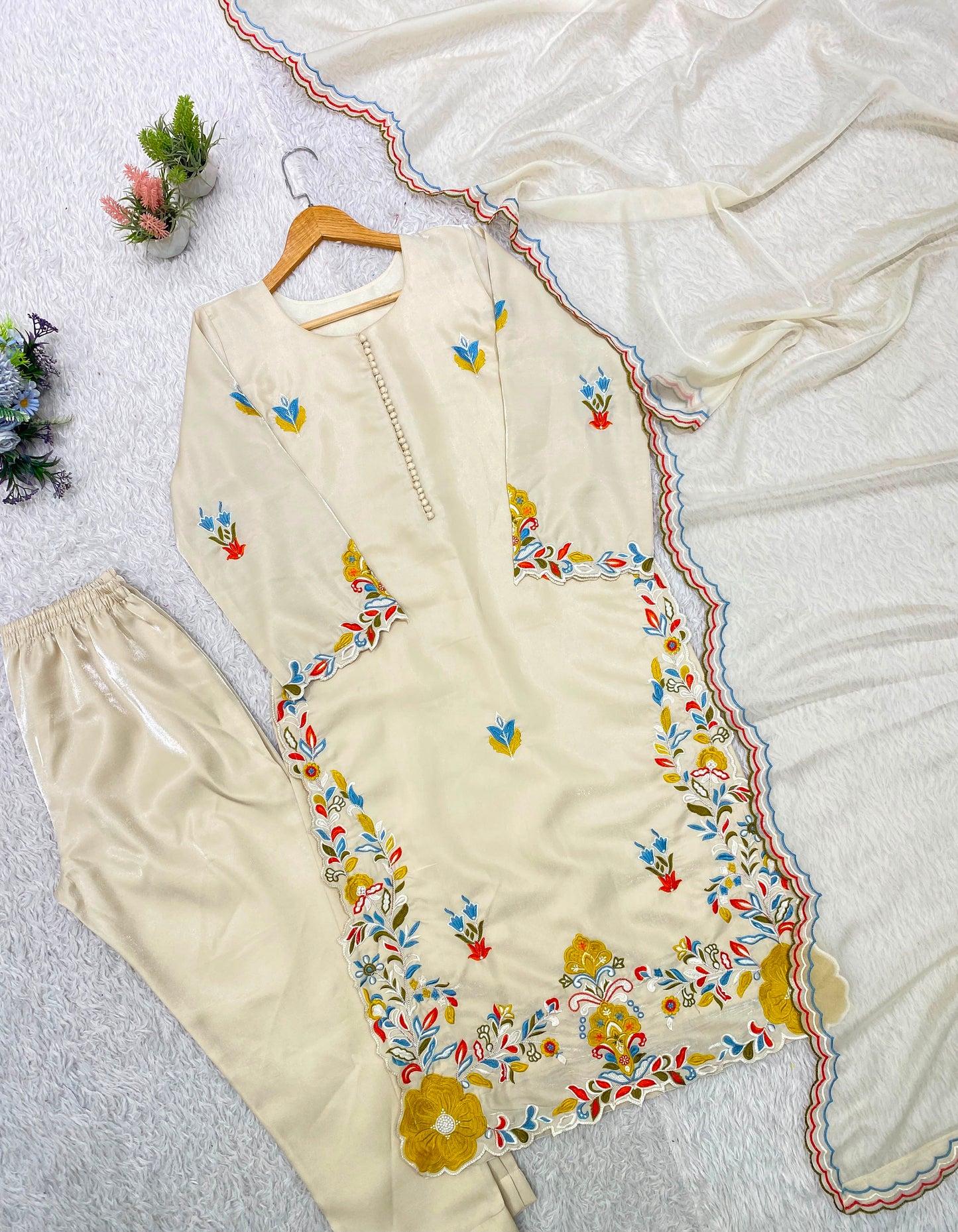 HIS FESTIVAL SEASON WEAR OUR BEAUTIFUL PAKISTANI SUIT TOP WITH EMBROIDERED WORKED,PANT AND DUPATTA ✨