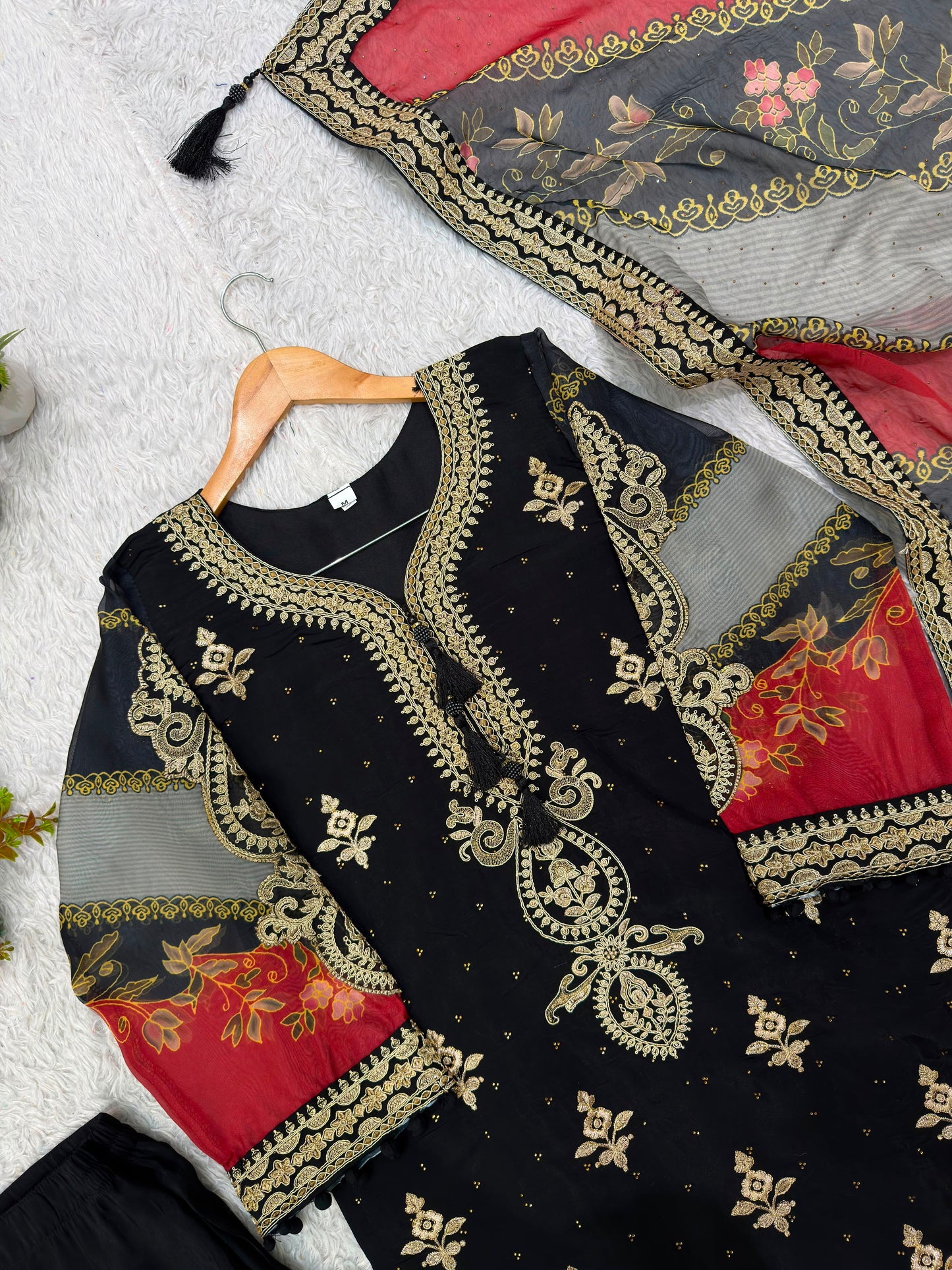 ✨ THIS FESTIVAL SEASON WEAR OUR BEAUTIFUL PAKISTANI SUIT TOP WITH EMBROIDERED WORKED,PANT AND DUPATTA ✨