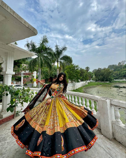 NAVRATRI SPECIAL DESIGNER PRINTED LAHENGA CHOLI