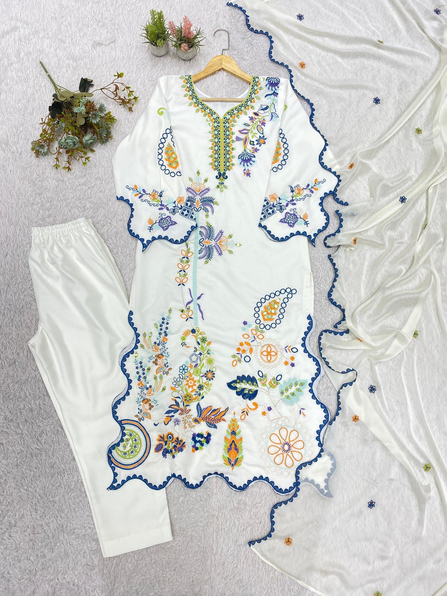 THIS FESTIVAL SEASON WEAR OUR BEAUTIFUL PAKISTANI KURTI WITH REAL MIRROR  EMBROIDERED WORK PANT WITH DUPATTA