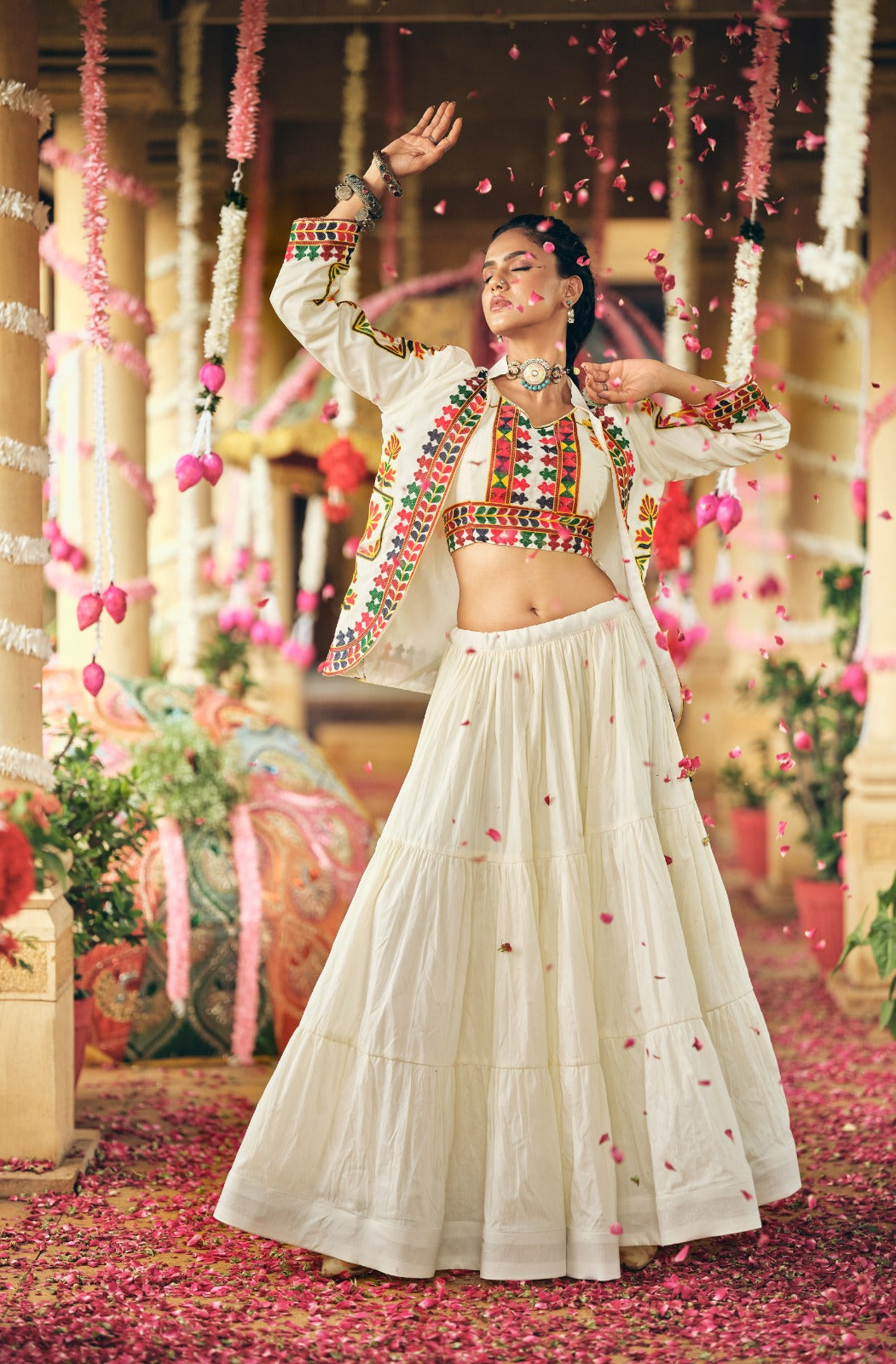 navrati LEHENGA, BLOUSE & KOTI SET 👗 THIS SET IS COMING WITH PURE COTTON FABRIC EMBROIDERY WORK