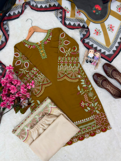 ENHANCE THE BEAUTY OF YOUR WARDROBE WITH THIS NEWLY LAUNCHED KURTI & PLAZZO SET💐