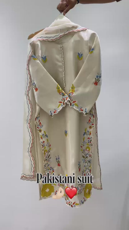 HIS FESTIVAL SEASON WEAR OUR BEAUTIFUL PAKISTANI SUIT TOP WITH EMBROIDERED WORKED,PANT AND DUPATTA ✨